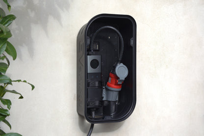 EVShield® ThunderCord CEE-Rood (22kW) Voordeelbundel – Complete Oplaadoplossing met Voordeelprijs! - BlackCharge Blanco (magnelis®) / Zwart