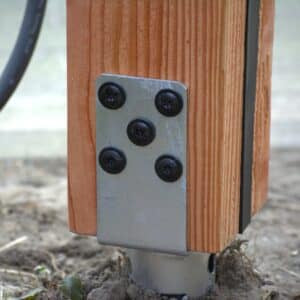 Montagepaal BlackCharge® EVshield – Vrijstaande Douglas Houten Laadpaal – Mono/Duo | Dubbel Laadstation Mogelijk