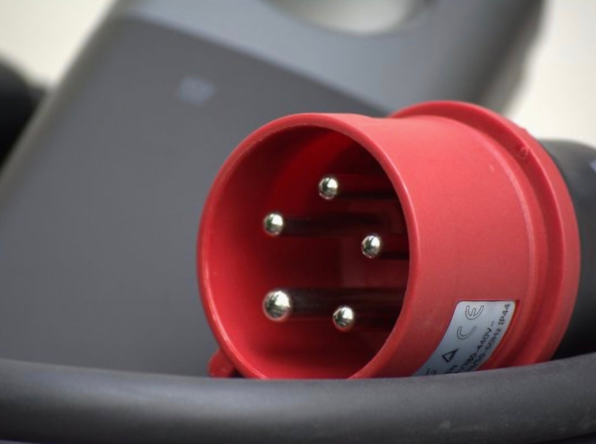 EVshield® PLUS – De Stijlvolle Vaste Laadoplossing voor Krachtstroom Thuisladers